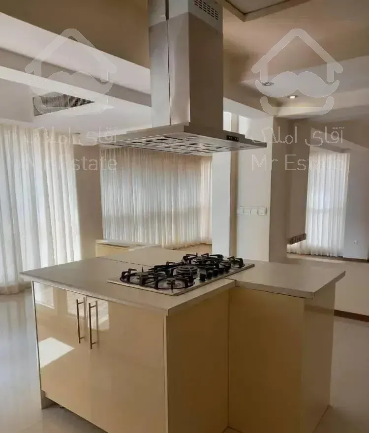 ۱۶۰ متر غرق نور، تراس دار