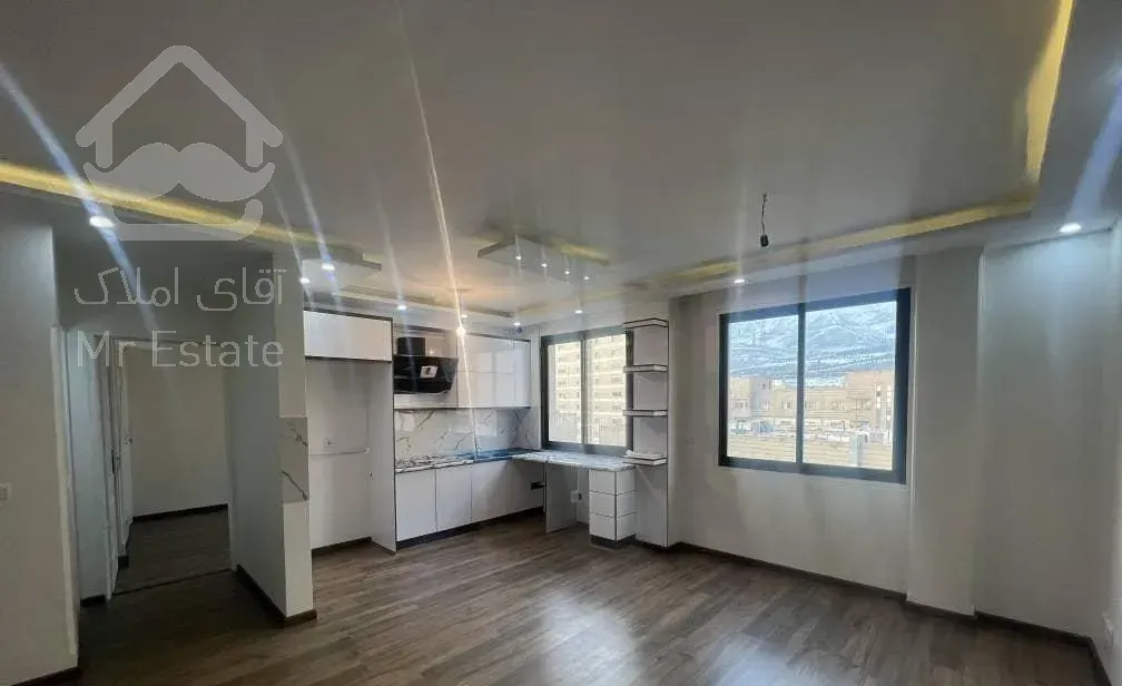 واحدی نقلی و سند تک برگ در آبشار تهران