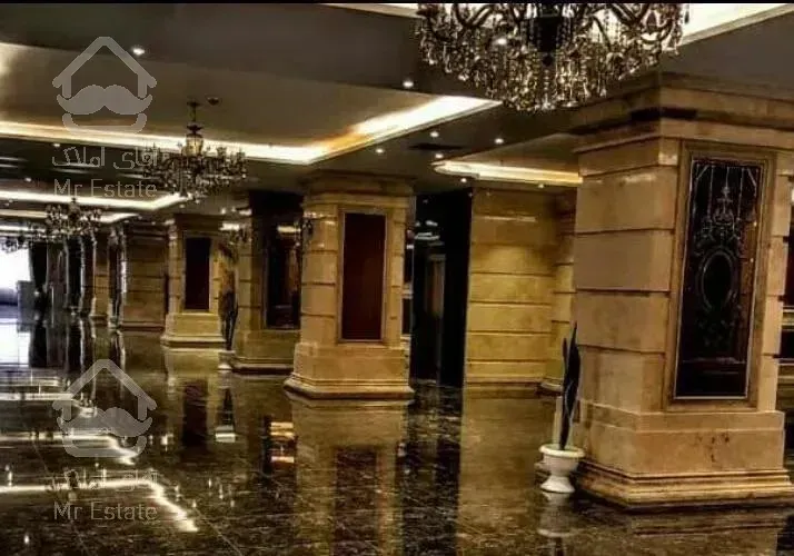 رونیکا مال سلطنتی و پر فروش بر فراز تهران