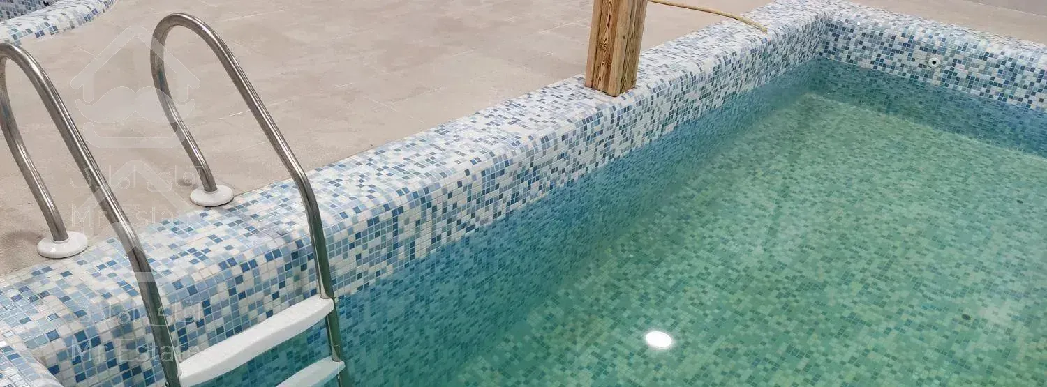 ویلااستخردارآب گرم  با استخر نوساز و شیک