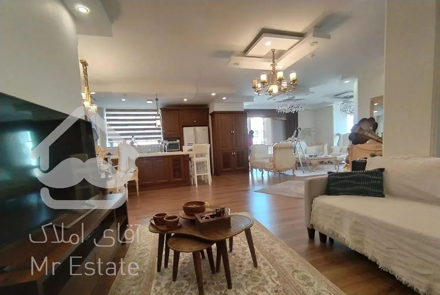 ۱۳۰ متر گلزار برج باغ برند