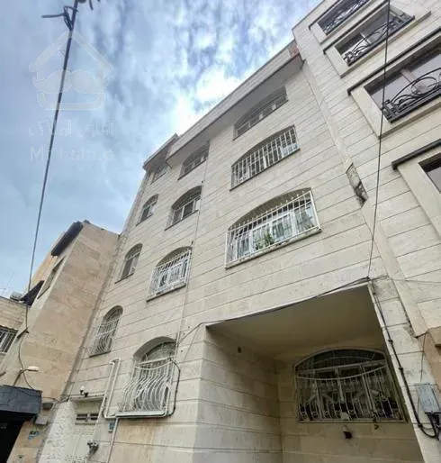 احمدی۱۳۹متر۳خواب تکواحدی۲پارکینگ بالکن طبقه آخر