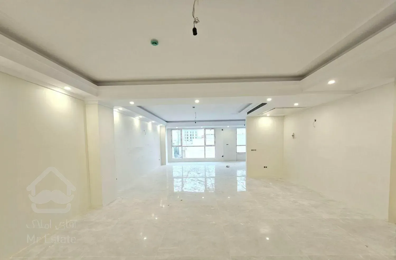 بهارشیراز ۱۷۵متر۳خواب‌مستر تک‌واحدی فول ۲پارکینگ‌