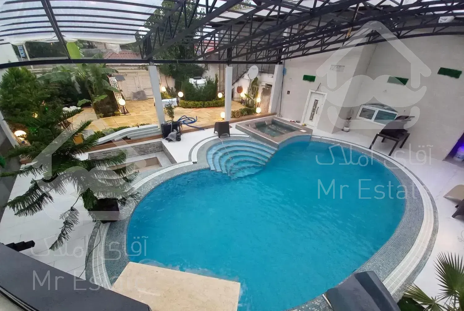 ویلا چهارخوابه استخردار فرانسوی