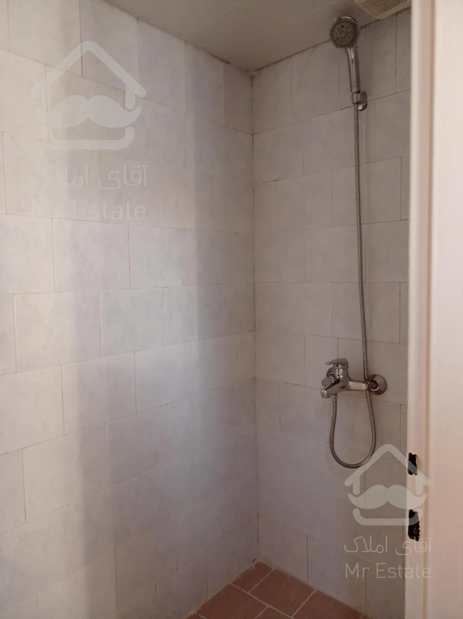 واحد برای فروش . ۵۴متر بر اصلی خ کارون