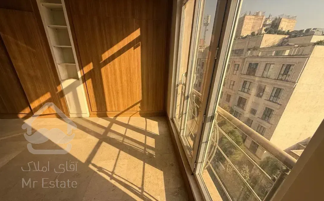 ۱۶۰ متر در قبا ۳ خواب از سه جهت نور طبقه آخر