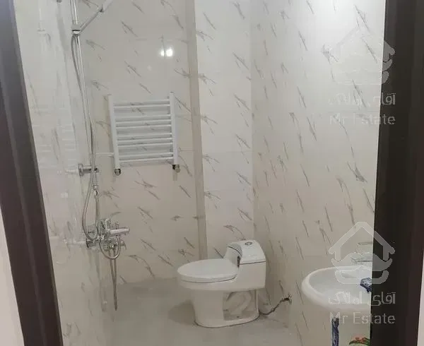 آپارتمان نوساز، صادقیه