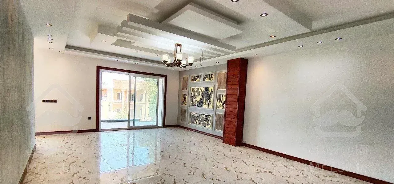 تریبلکس۳۰۰متری(استخروجکوزی)۴خوابه،بنا۳۰۰متری