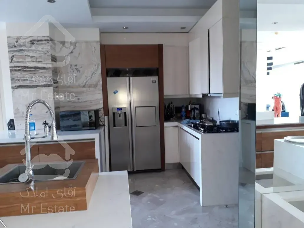 فروش 560 متری