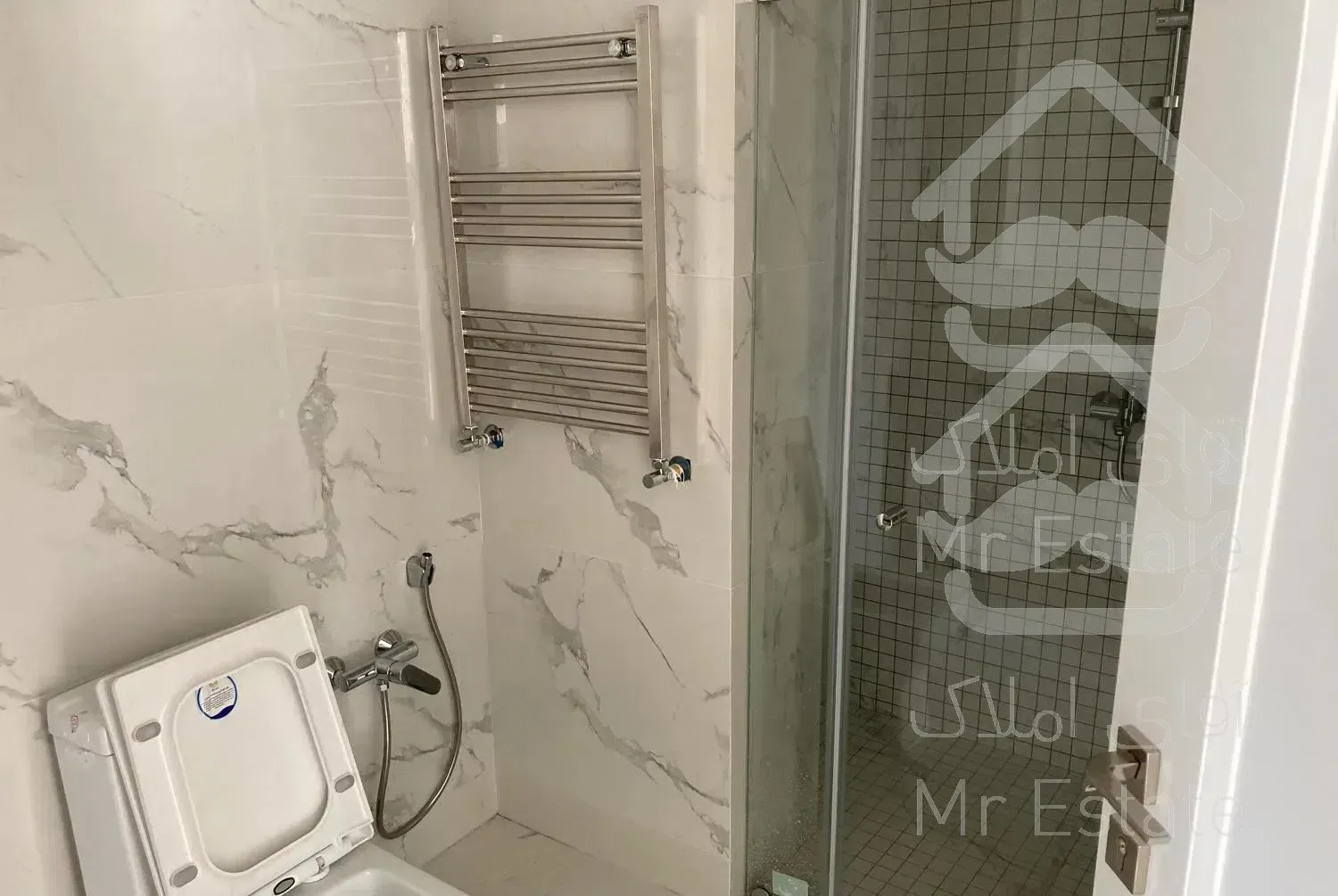 آپارتمان ١٢٥ متری واقع در برج مسکونی