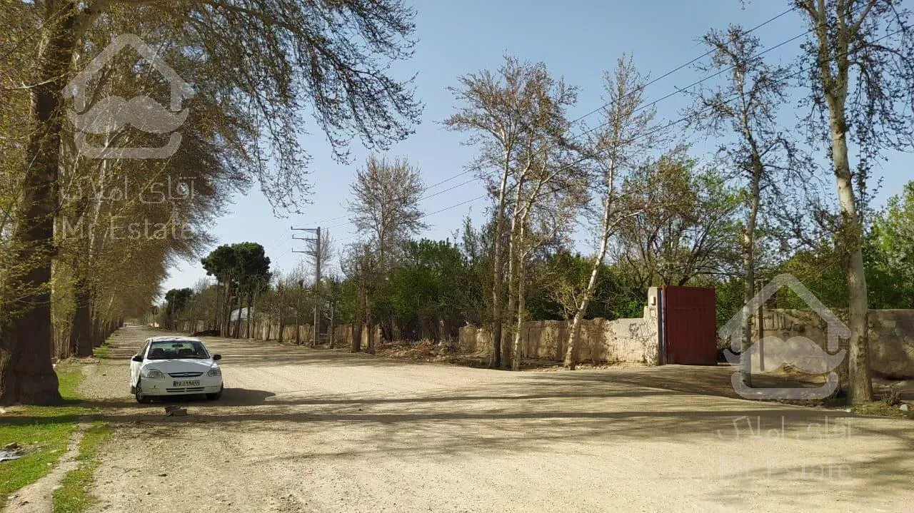 ۱۰۰۰ متر باغچه، شهریار