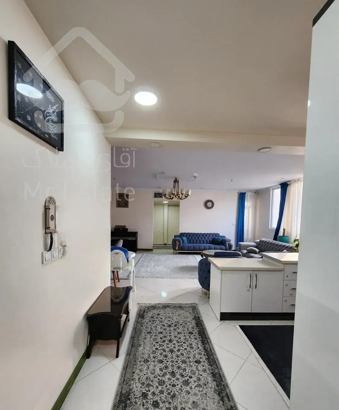 آپارتمان ۹۷ متری خوش نقشه و نورگیر، استاد معین