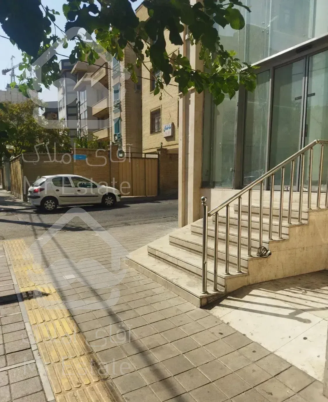 ۱٠ متر کف خیابان ویترین دونبش (( پاسداران ))