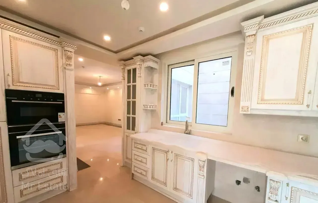 ۲۰۰ متر / ۲۰ تراس / مشاعات فول / لوکیشن دنج