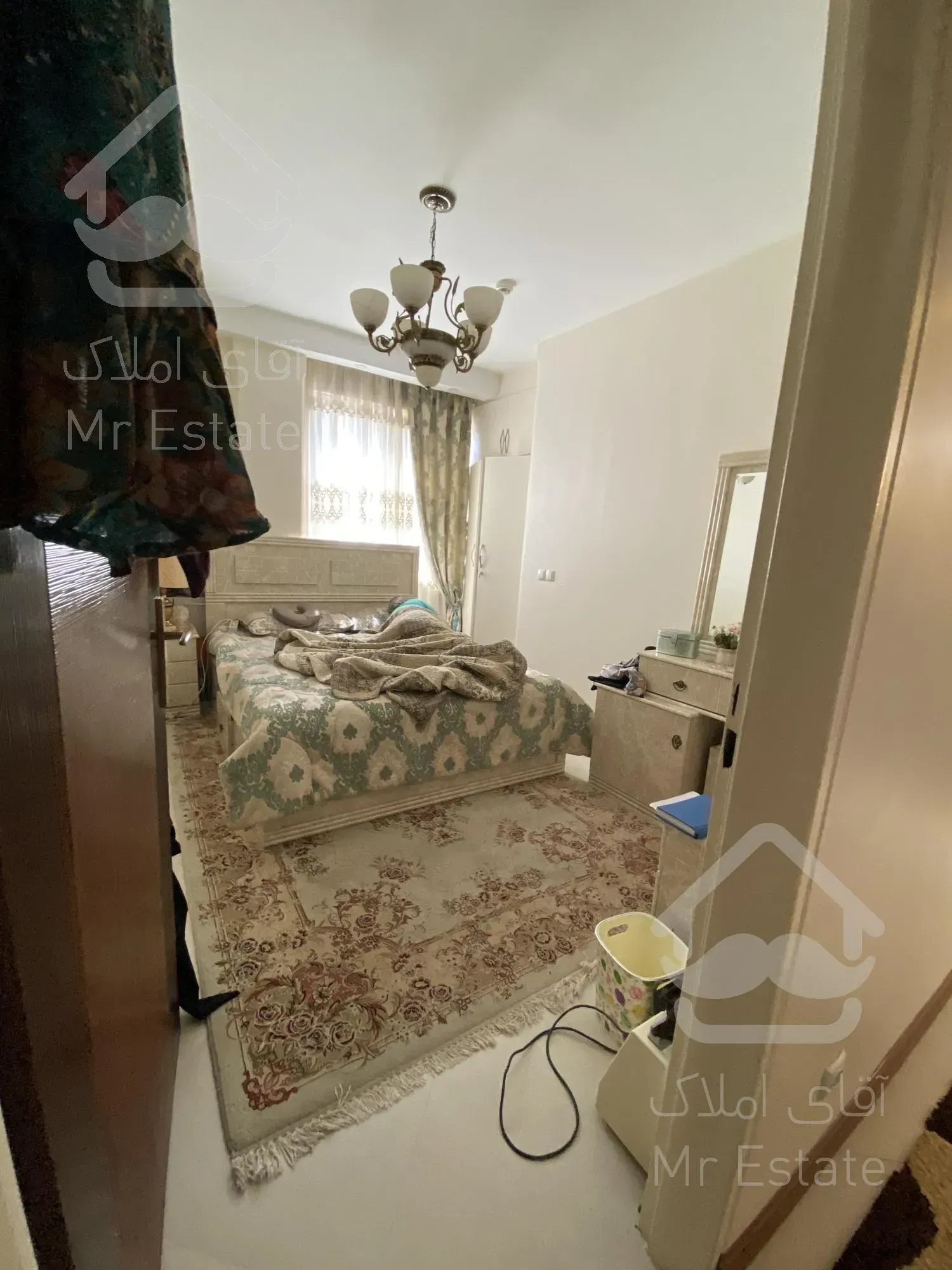 ۱۳۰ متری دریاچه چیتگر کوهک فول لاکچری و خوش نقشه