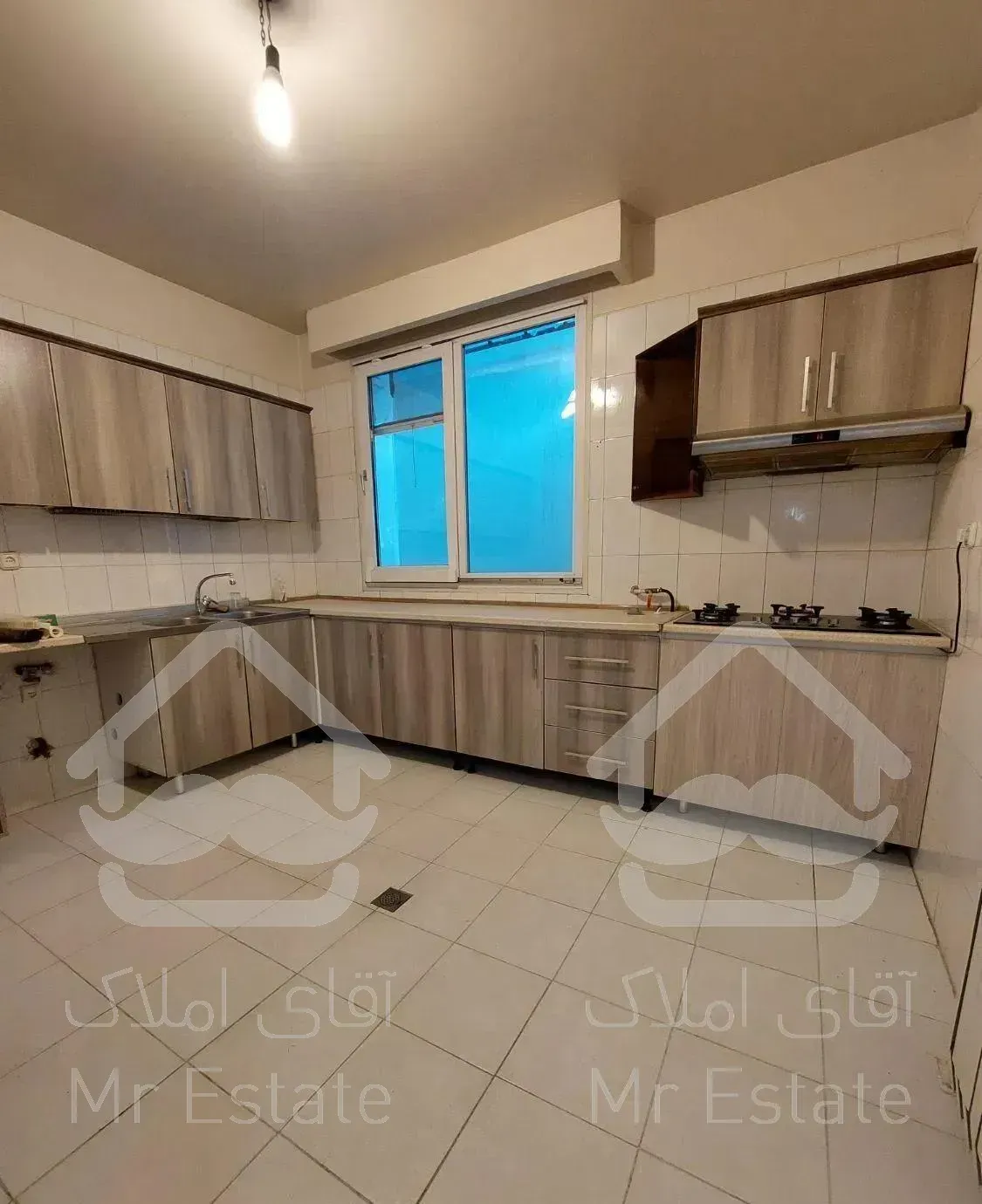 آپارتمان ۱۳۰ متر سه خواب فول بازسازی