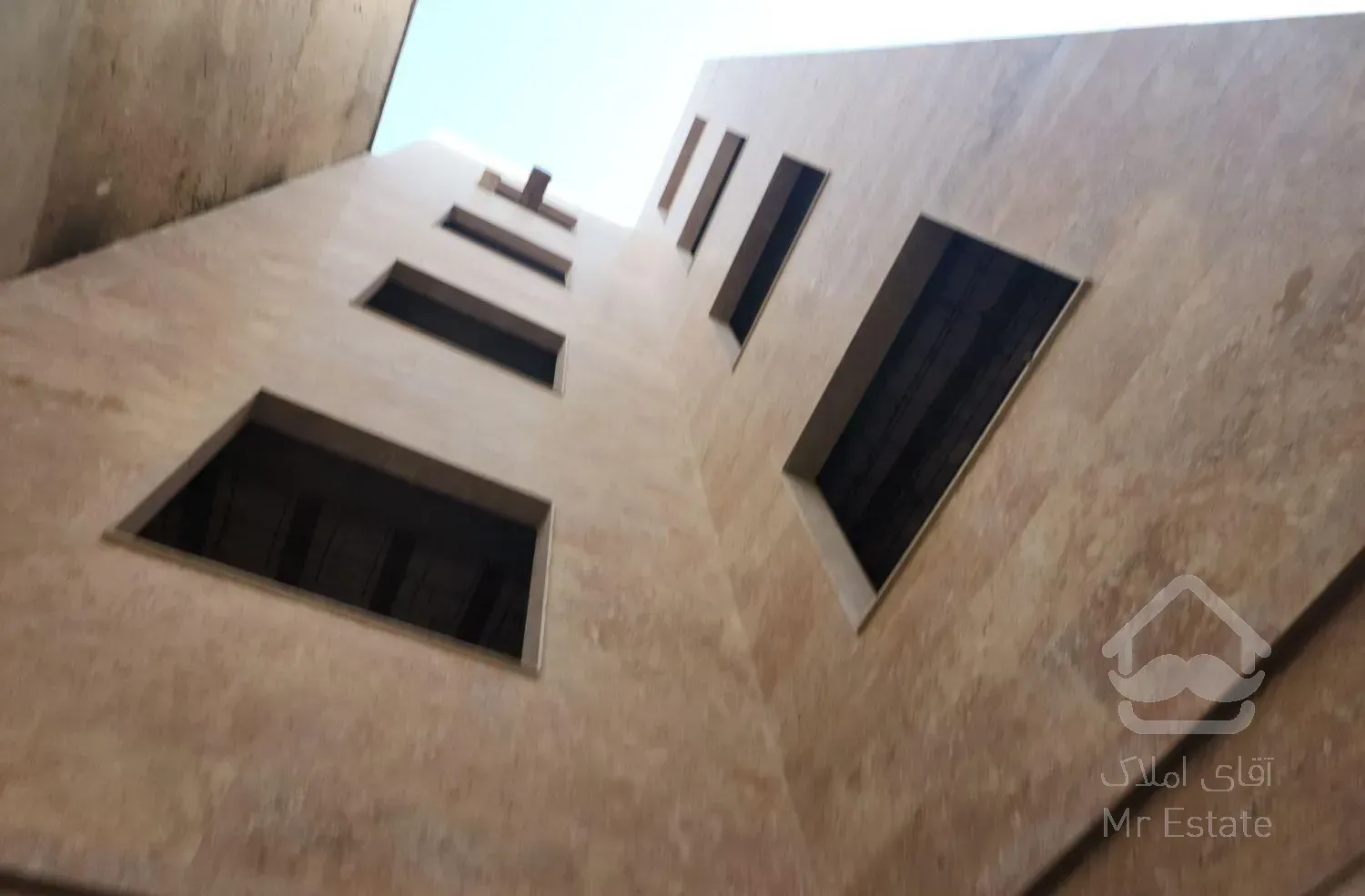 آپارتمان 113 متری نوساز عباسی با پارکینگ