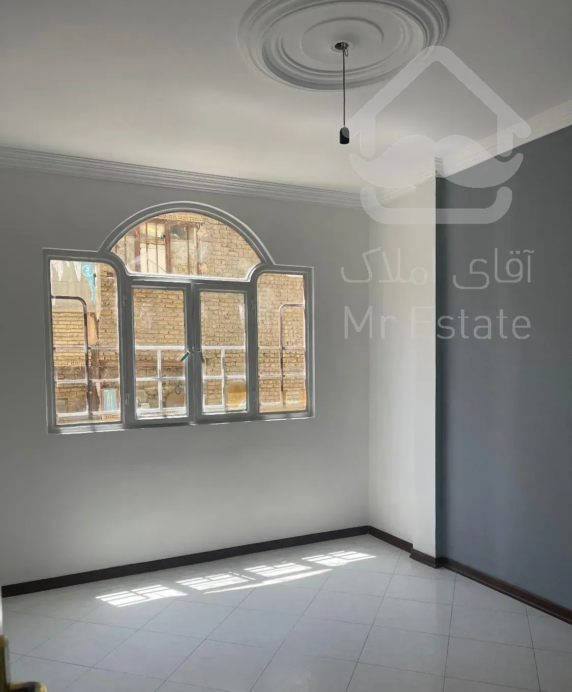 ۷۰ متر بازسازی‌شده با آسانسور (هفت تیر قبل پیروزی)