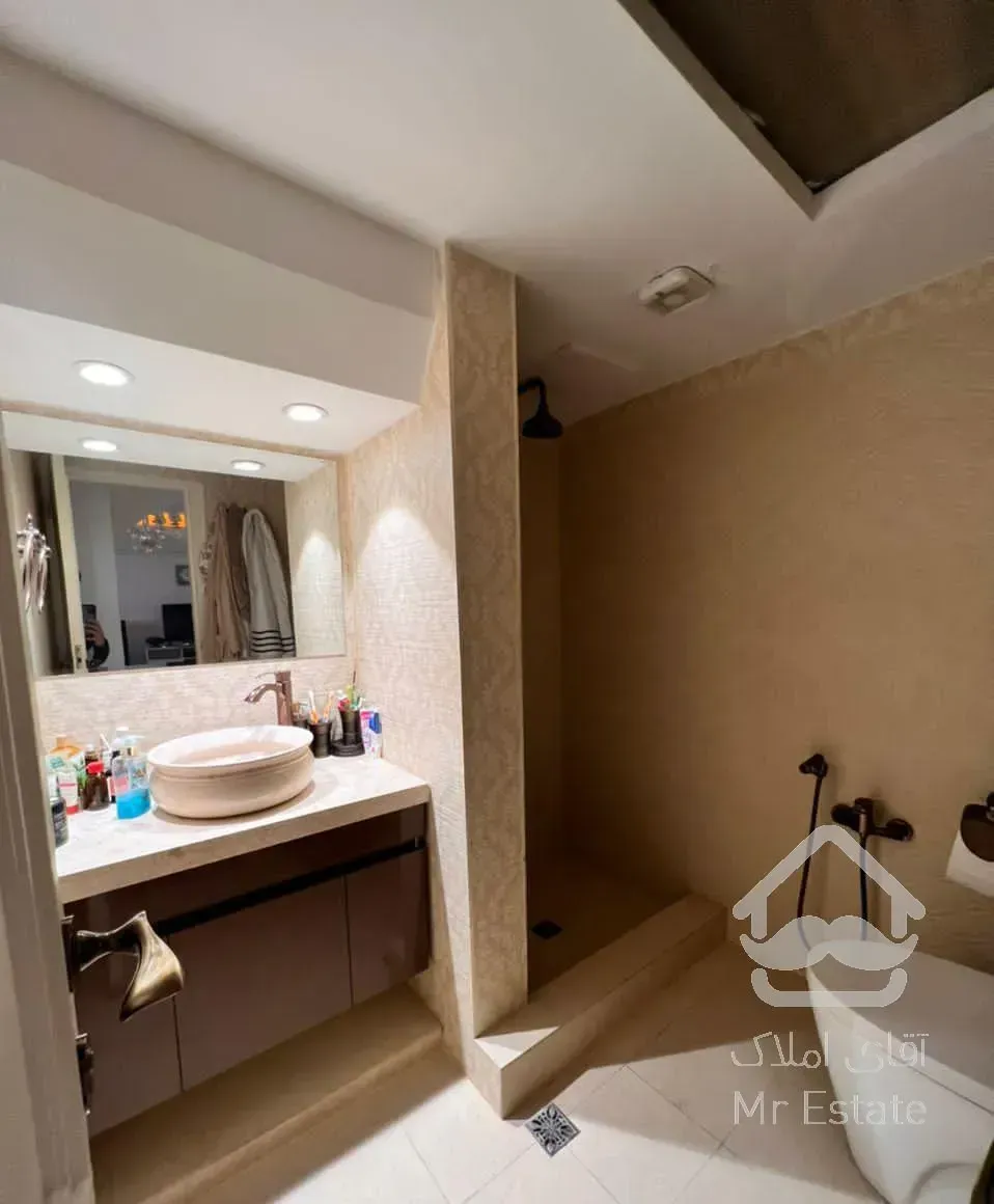 فروش واحد ۱۱۴ متری در آجودانیه