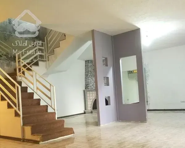 ویلا 373 متری بر خ معلم