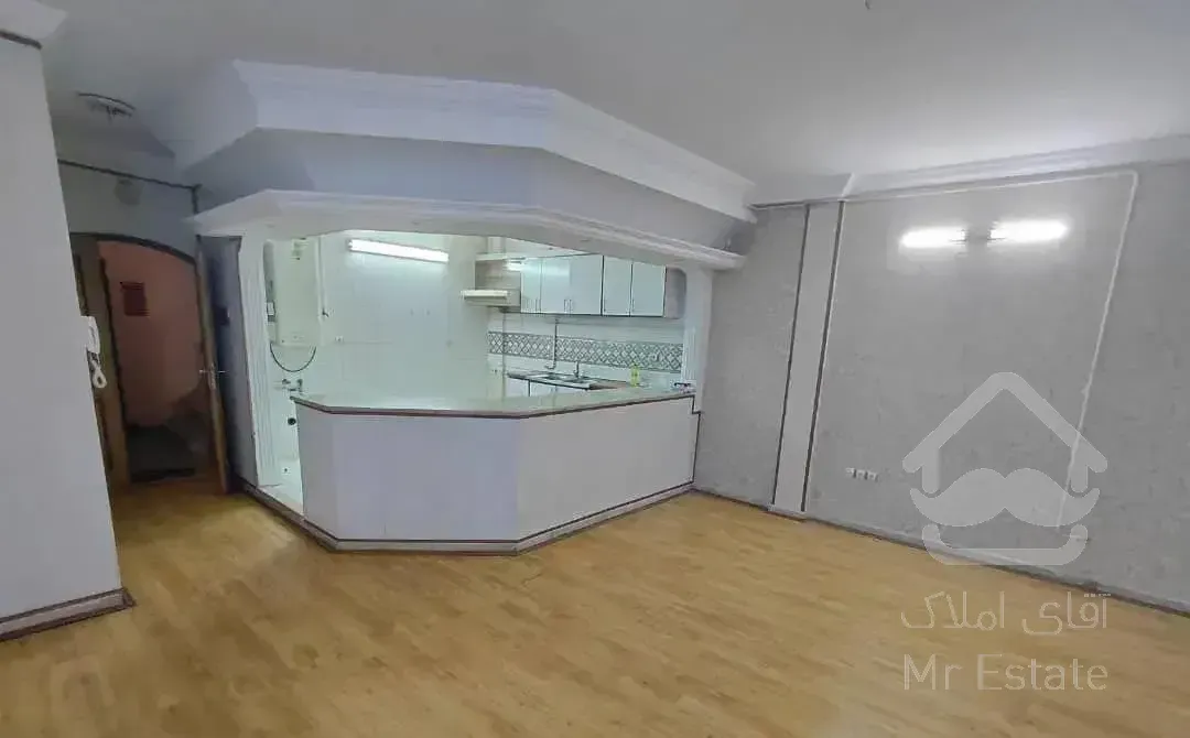 آپارتمان ۷۸ متر نزدیک به حاشیه خیابان اقبال