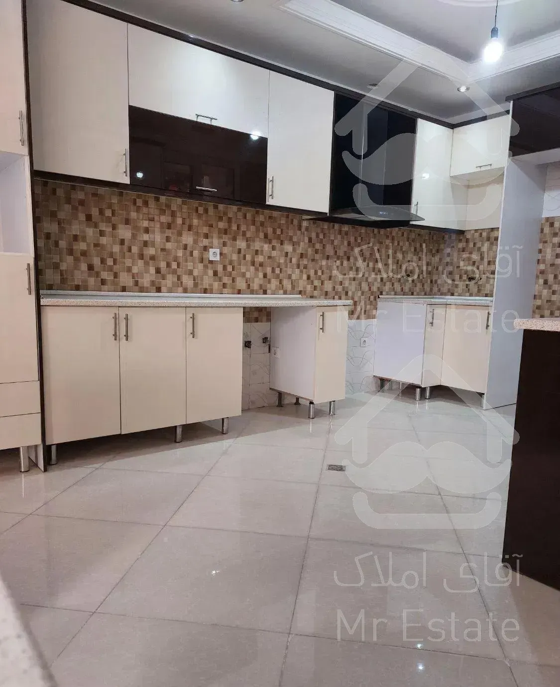 آپارتمان ۱۸۰ متر سه خواب تک واحدی