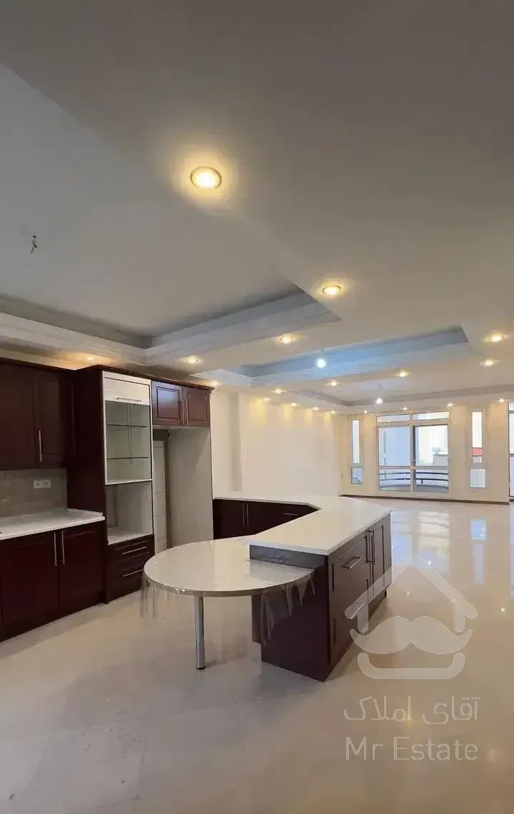 محمودیه / ۱۸۰ متر ۳ خواب/ طبقه آخر/دسترسی خلوت