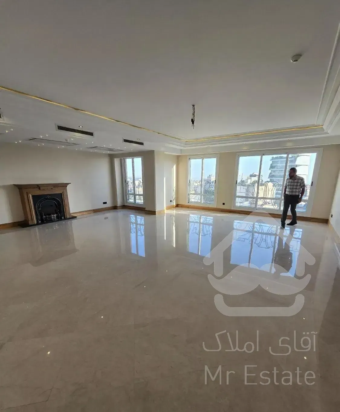 برج باغ نیاوران/۲۶۰ متر/ بهترین لوکیشن