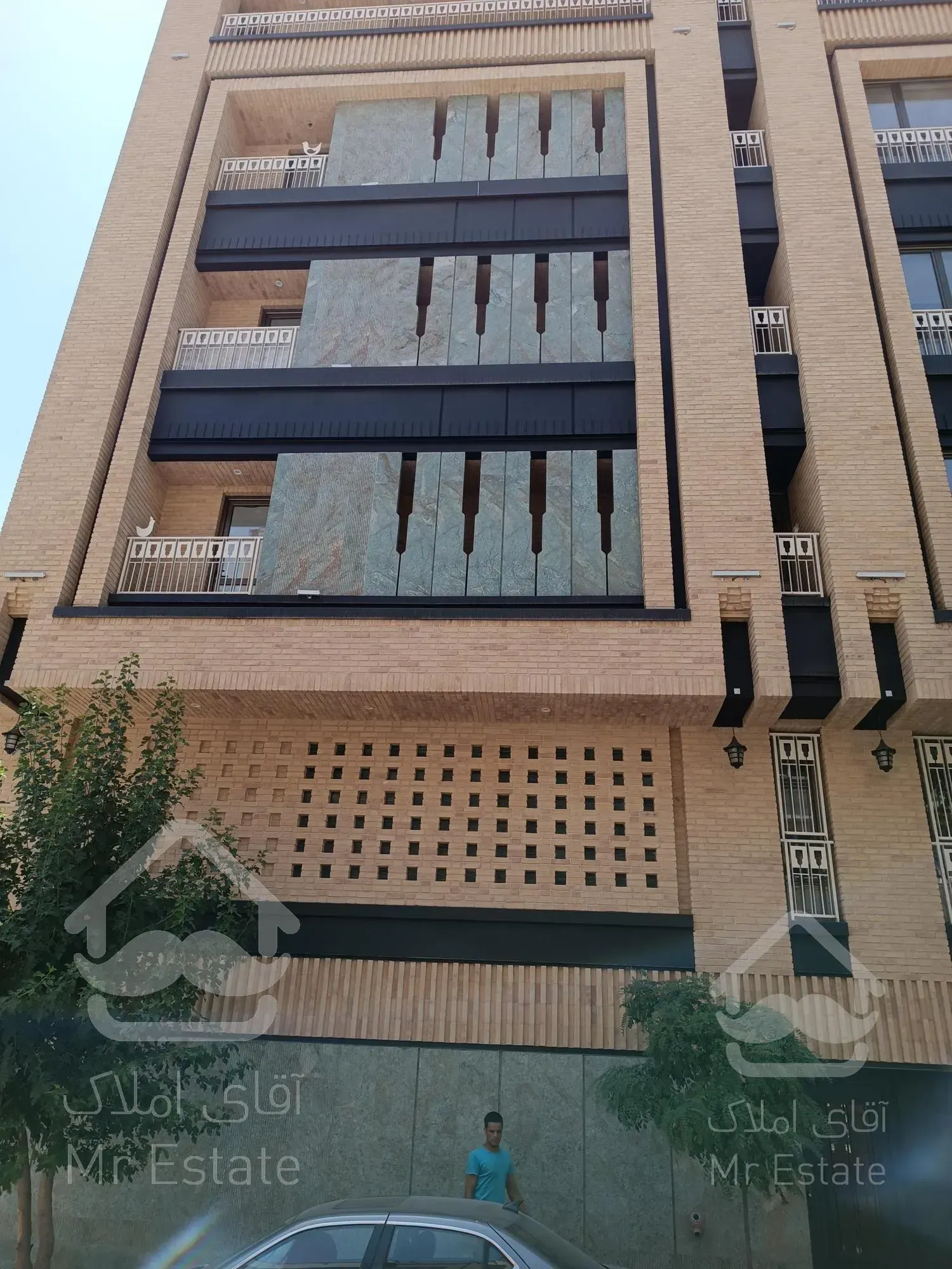 خیابان ولیعصر میدان ونک ساختمان سند اداری ۲۲۲۰ متر بصورت یکجا واگذار میگردد