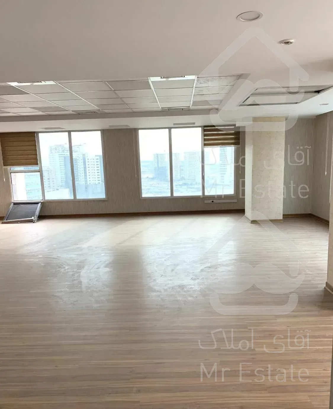 110متر برج اداری کلید نخورده ویو دریاچه چیتگر