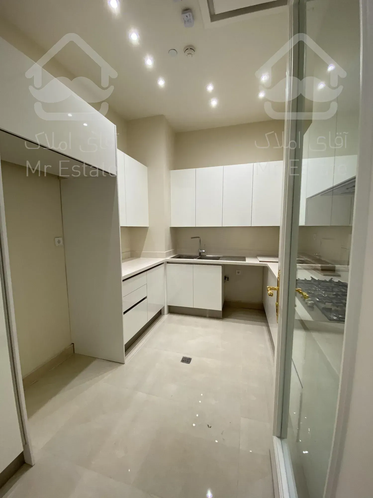 فرشته - فروش ۶۰۰ متر تکواحدی در ۲۵۰۰ متر برج باغ