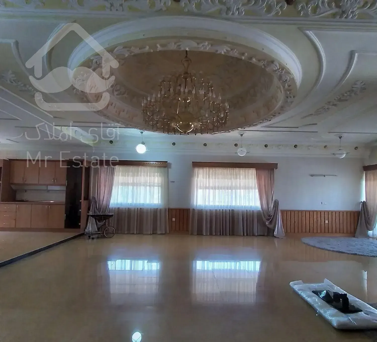 آپارتمان مرکز شهر ۳۰۰ متر ۳ خواب