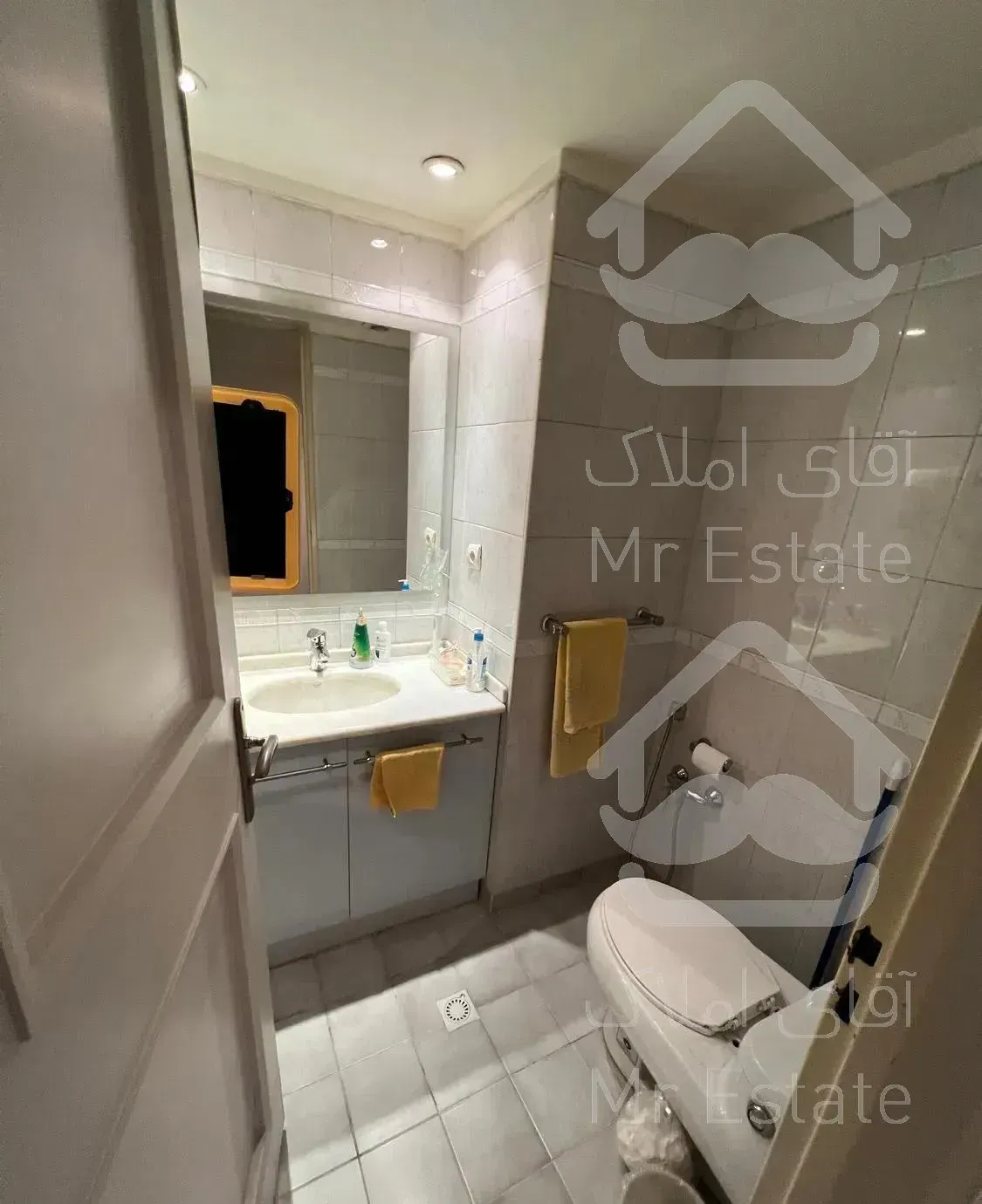 ١٣٨متر مسکونى ٣خواب* کوچه خلوت گاندى