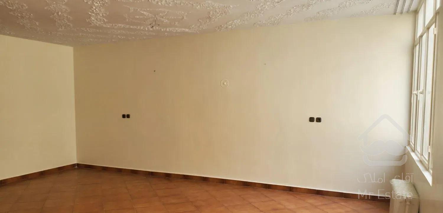 آپارتمان ، ۱۶۰ متر ۳ خواب قدیمی ، گیشا