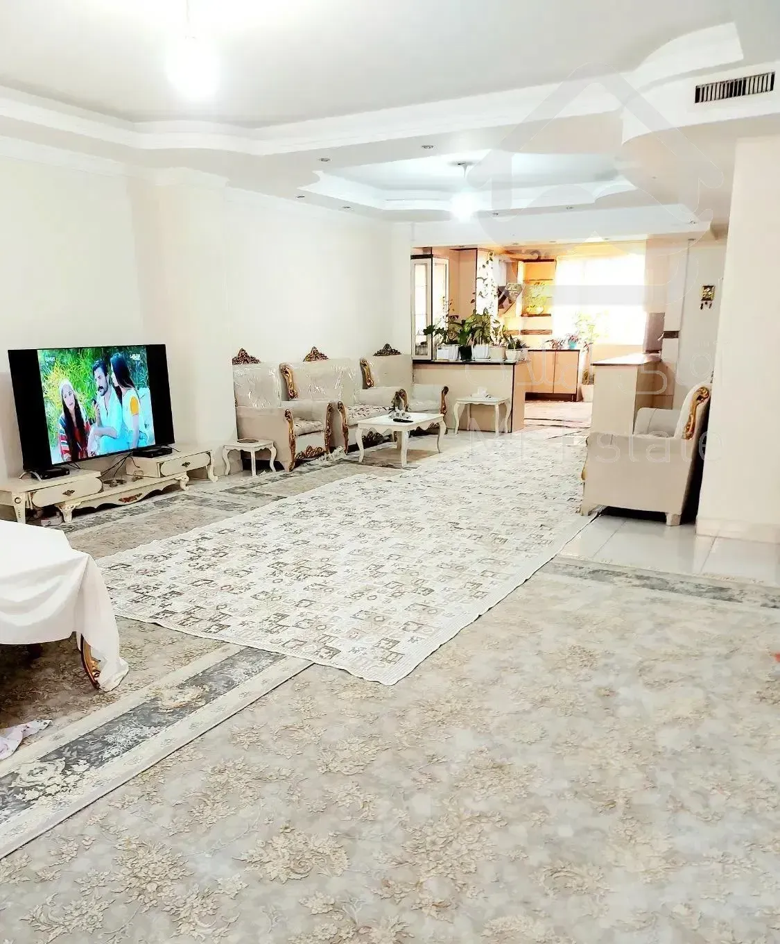 ۱۳۲ متر ۳ خواب تکواحدی فول امکانات ۴۰ متر انباری