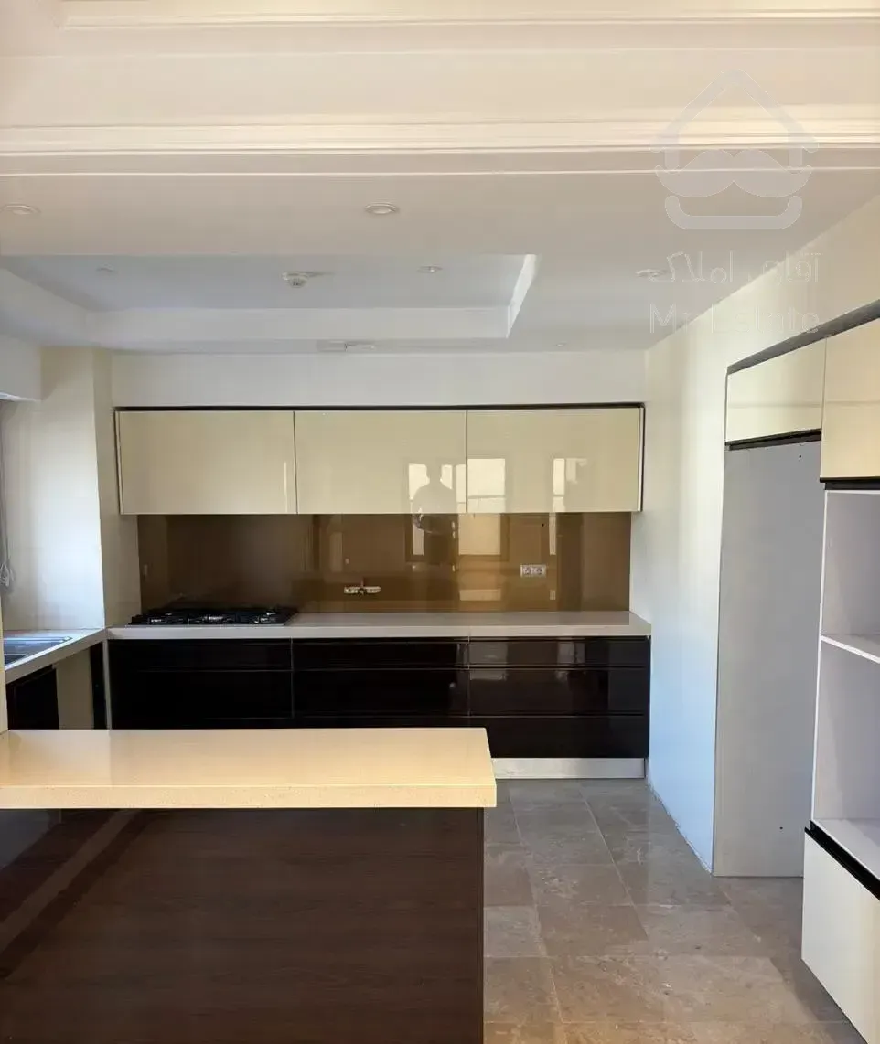 دروس ۱۵۰متر ۳خواب تکواحدی ۲پارکینگ ویوشهر+بالکن