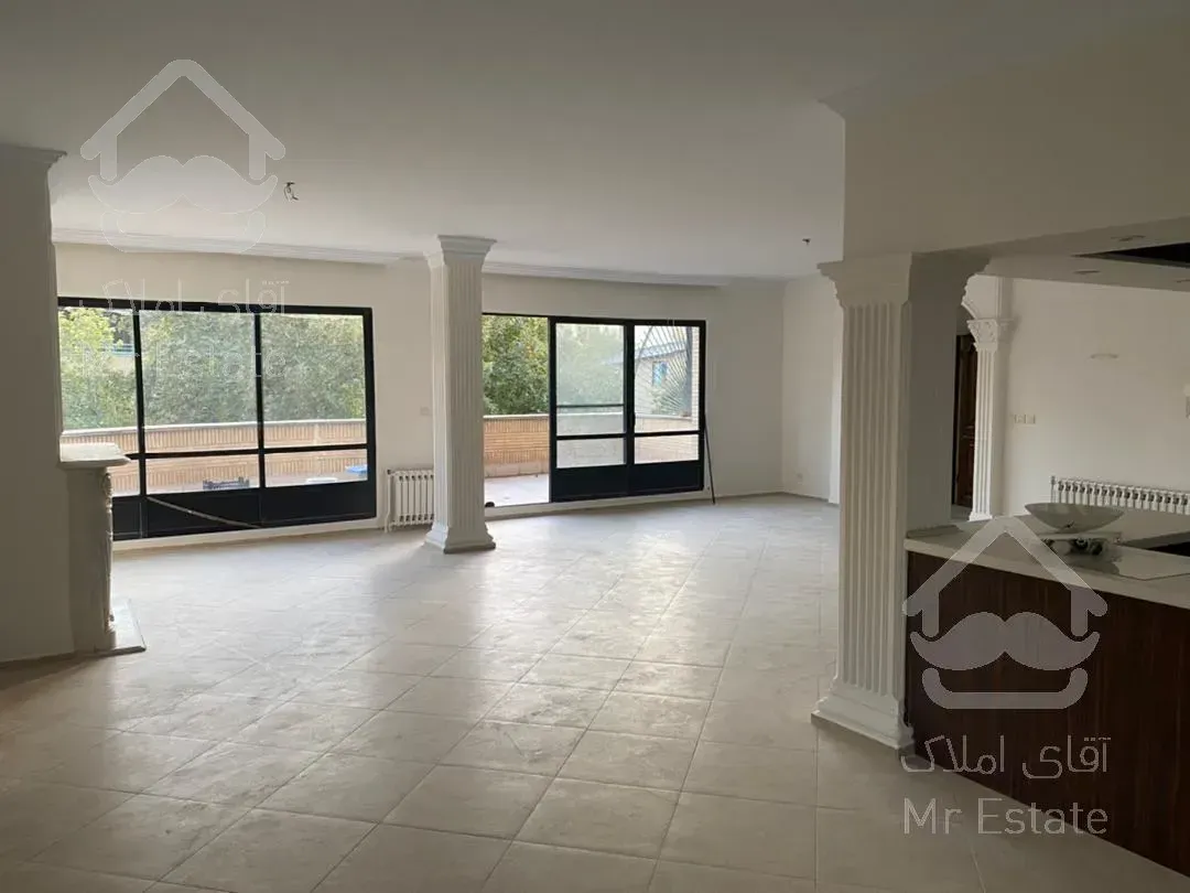 ۱۶۵متر با ۳۰متر تراس اختصاصی رو به حیاط مشجر