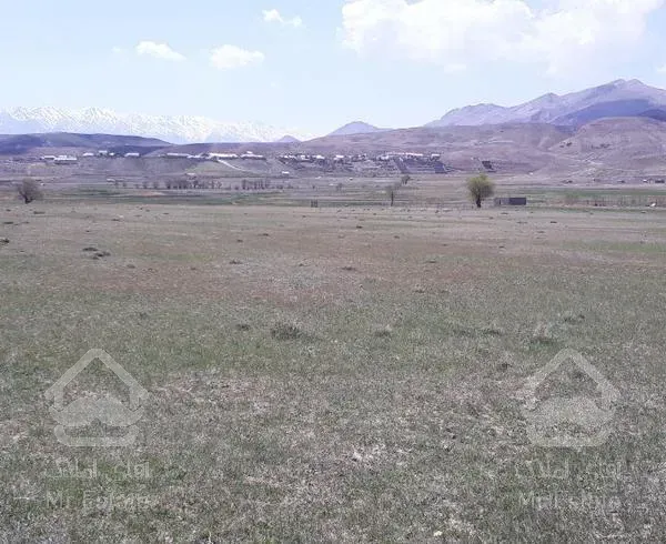 زمین در شهرآباد فیروزکوه قرار دارد
