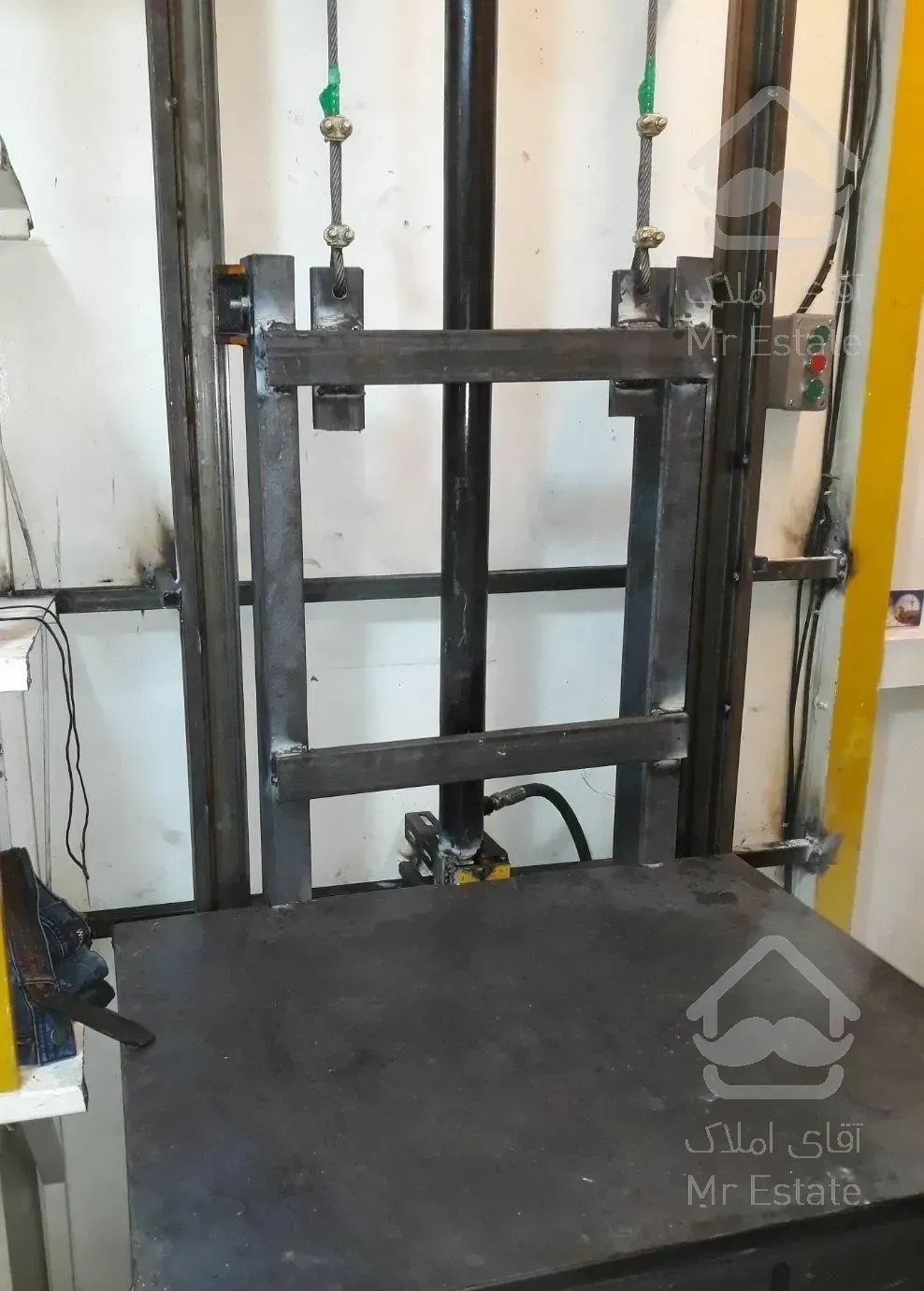 تعمیر و نصب انواع بالابر و اسانسور