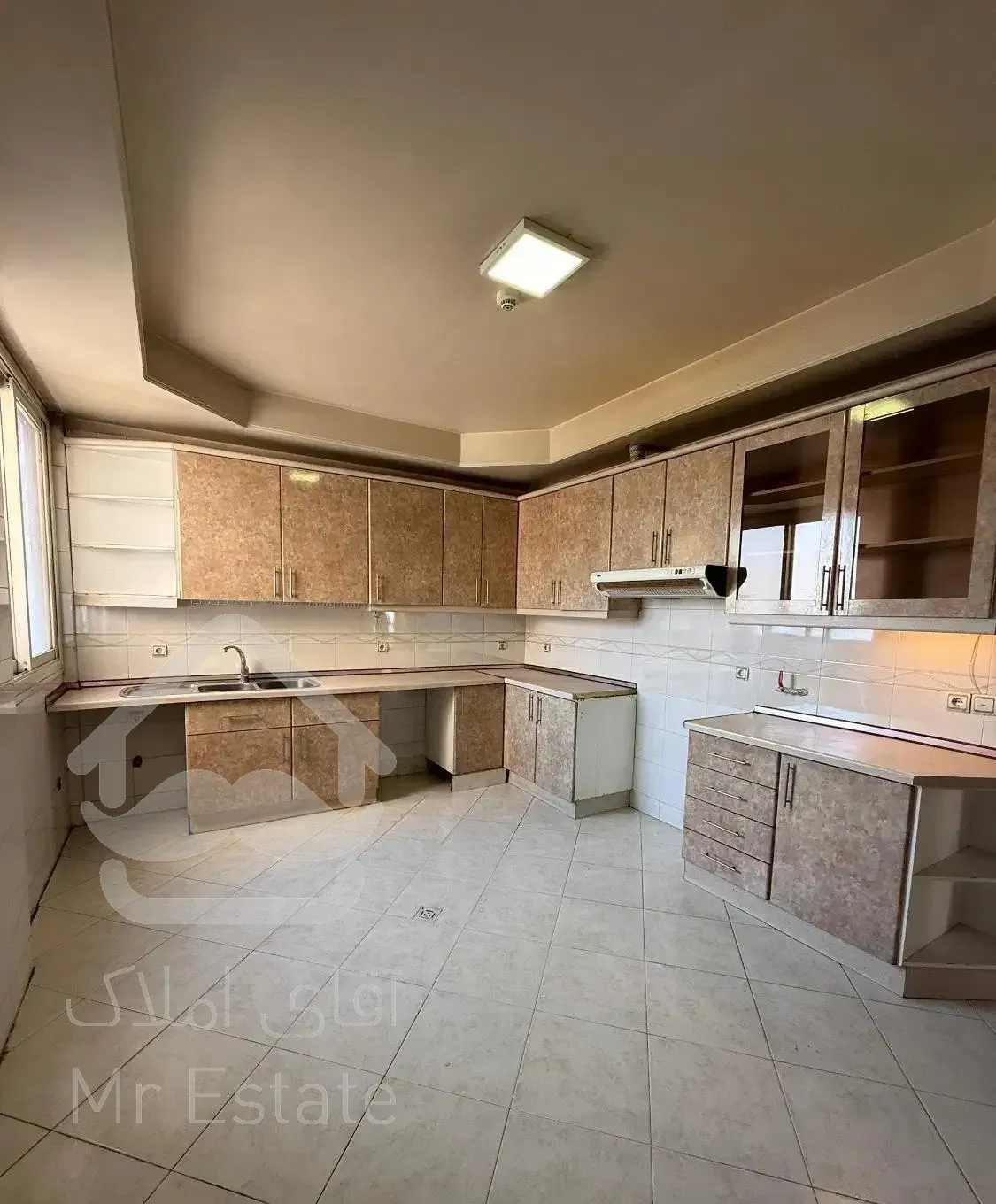 ۲۰۵ متر ۴ خواب ولنجک تراس بزرگ لابی من استخر فعال