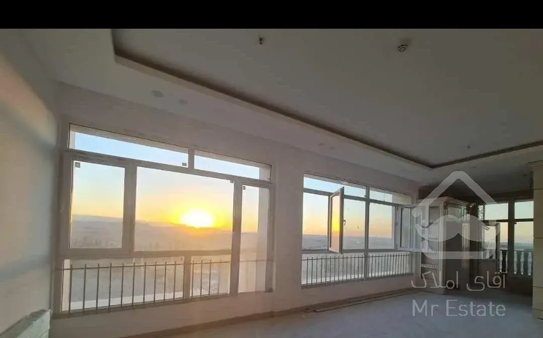 130متر/سه خواب/فول امکانات/غرق نور/ساخت1401