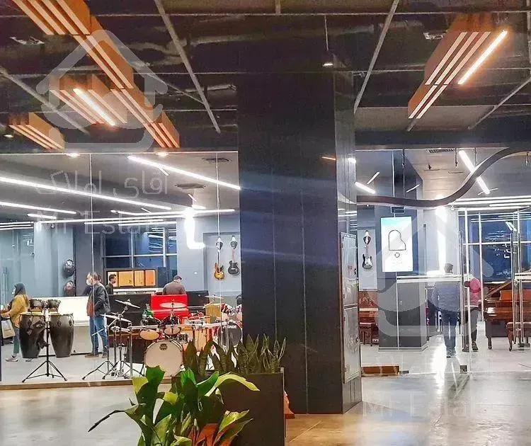 13 متر مجتمع تجاری  رونیکا پلاس (پاسداران)