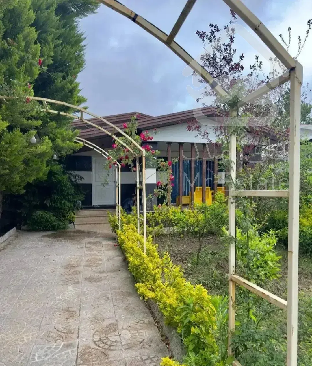 ویلاباغ جاده جنگلی۲۰۰زمین۱۰۰بنا/۲خواب باسنددیوجنگل