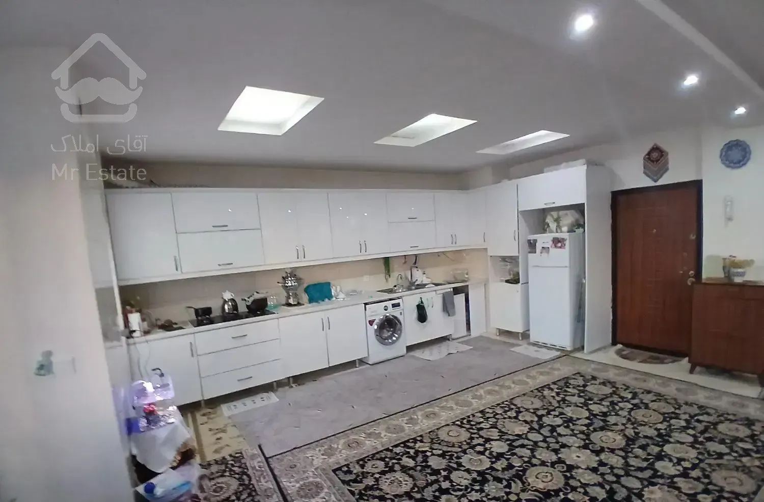 ۱۳۰ متر تکواحدی فول امکانات پارکینگ برای ۳تا ماشین