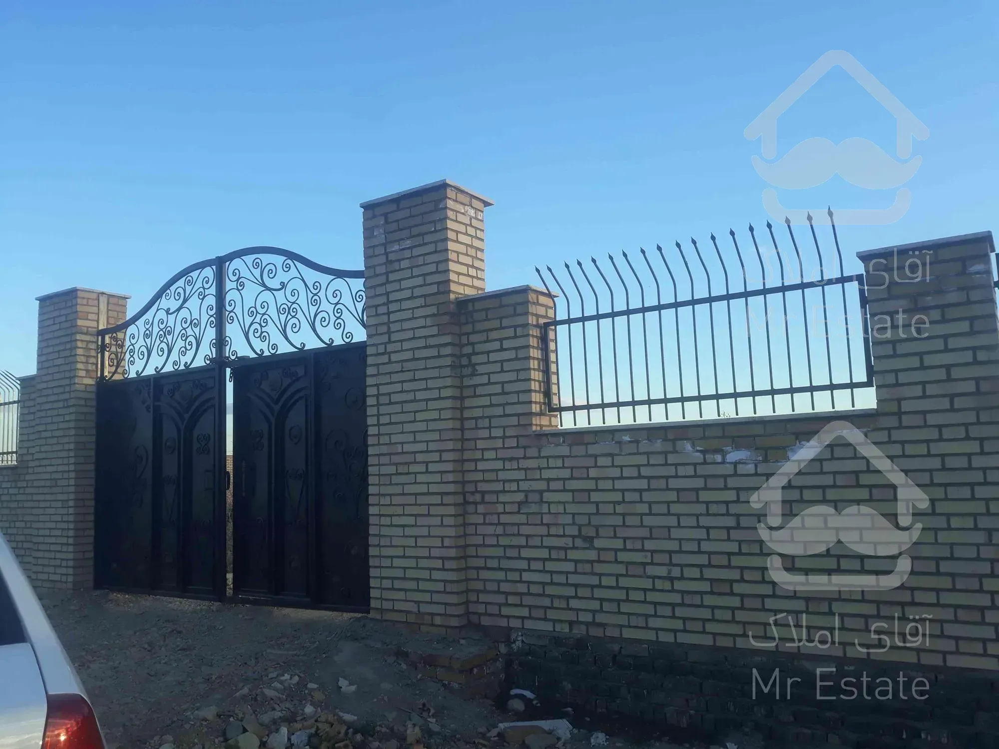 باغی به متراژ ۴۵۰۰ متر دیوار کشی شده با سند تگ برگی و مجوز