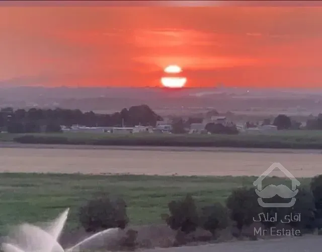 نوساز کامل و واقعی غرق در نور مااک هستم