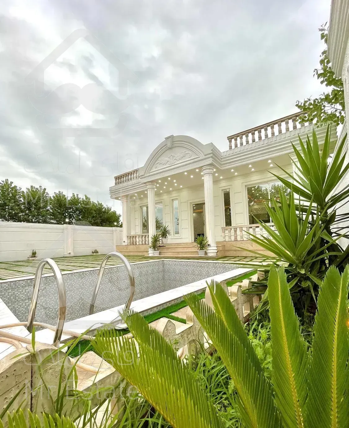 330متر ویلا با(استخر و سند تکبرگ)