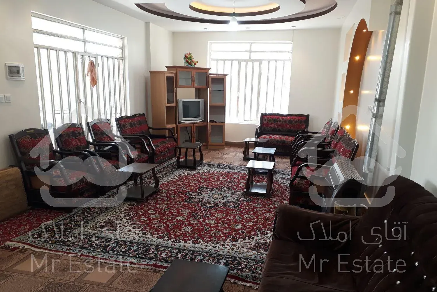 باغ ویلا،نزدیک پل خواجو،شهراصفهان،استخر و پارکینگ