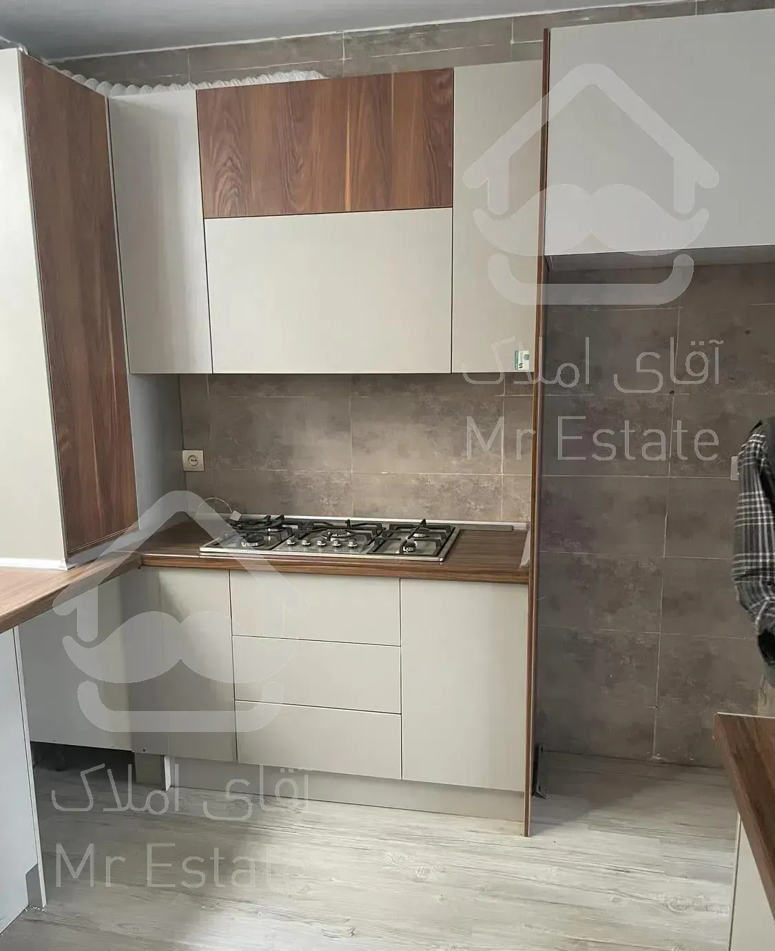 ۸۰ متر دوخوابه با ۸ منر حیاط خلوت ، امکانات کامل