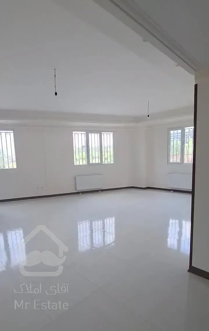 ۱۳۱ متر آپارتمان خوش نقشه /کم واحد /مملو از نور